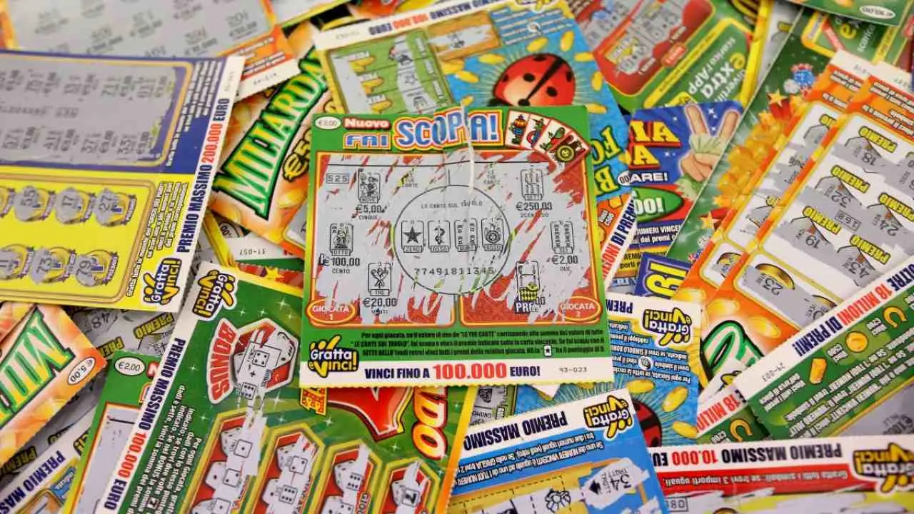 Hai vinto al Gratta e Vinci “fai scopa”? Ecco come controllare se hai fatto scopa