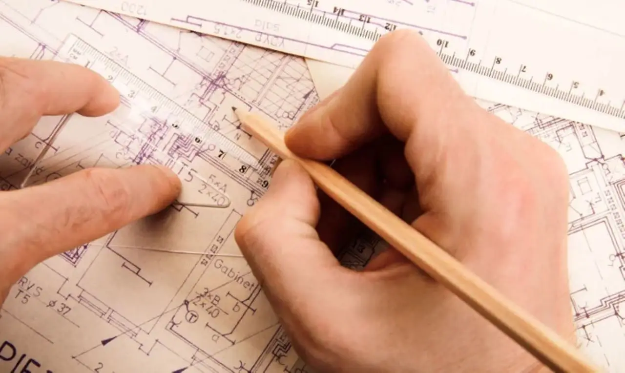 Pensi che un architetto serva solo per i muri? Ecco le competenze nascoste che possono cambiarti la casa